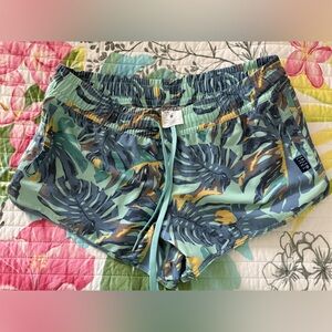 NWOT Salt Life shorts